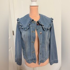 Petter pan collar denim jacket
From Tiktok shop
